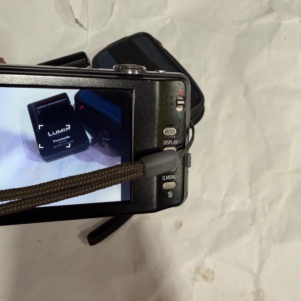 Panasonic Lumix DMC-FH22 Digital Camera 14MP 8x Zoom Black Y2K Digicam Bundle - Picture 3 of 16